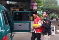 Harnojoyo 'Ngebut' Masuk Mobil Tahanan Usai Diperiksa Sebagai Tersangka Korupsi Pasar Cinde Palembang