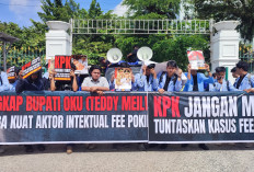 Demo Kawal Sidang Korupsi Pokir OKU, Massa Desak KPK Tetapkan Bupati Sebagai Tersangka Baru