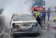 Mobil Sedan Terbakar di Tol MBZ, Pengemudi dan Penumpang Selamat