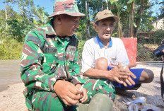 Keakraban Satgas TMMD Reguler Ke-129 Kodim 0714/Salatiga Bersama Warga Terjalin di Waktu Istirahat