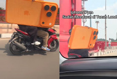 Viral, Pria Bawa Replika iPhone 17 Raksasa Melintas di Jembatan Ampera, Buat Apa Sih? 