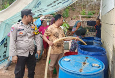 Kemarau Melanda Sekayu, Polres Muba Salurkan 4.000 Liter Air Bersih untuk 75 KK
