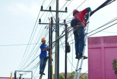 Pemkab OKI Tata Jaringan Kabel Utilitas Udara Semerawut