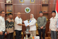 Lindungi Pelajar dari Asap Karhutla, Pemkab Ogan Ilir Melalui Dinkes Salurkan Masker ke Pesantren