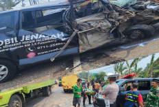 Mobil Ambulans RSMH Angkut Jenazah Seruduk Truk Tangki di Km 45 Palembang-Betung  