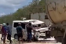 Hendak Dahului Kendaraan, Luxio Tabrak Truk Fus