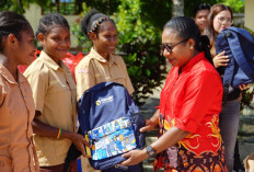 Wujudkan Generasi Unggul, Bank Mandiri Bagikan Ribuan Paket Buku melalui Mandiri Peduli Sekolah