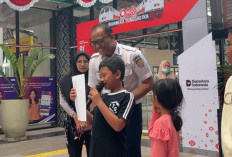 Semarak HUT RI 81 di Stasiun Kertapati, Penumpang Bukit Serelo dan Rajabasa Ikut Lomba Sebelum Naik Kereta