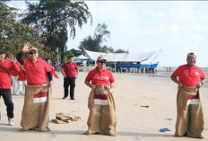 SERU Meriahkan Hari Pengayoman ke-81, Kanwil Kemenkum Babel Gelar Lomba Balap Karung dan Bakiak di Pantai Pasi