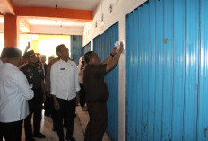 Sinergi Forkopimda, Sejumlah Kios di Pasar Kayuagung Menunggak Dipasang Stiker