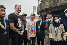 Ratu Dewa dan Bule Sampah Ajak Warga Palembang Kelola Sampah dengan Bijak di Aksi Bersih Sungai Musi