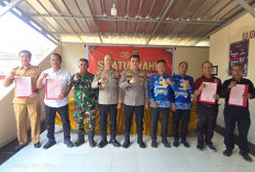 Cegah Karhutla, Polres OKI Gandeng Warga Pedamaran dan Bantu Korban Kebakaran