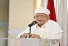 KH Syukron Ma'mun Meninggal, ini Rekam Jejak Pendakwah yang Dijuluki Singa Podium
