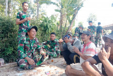 Prajurit dan Warga dalam Canda, Ada Semangat Membara di TMMD Reguler Dusun Gombyong Desa Cukil