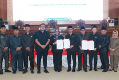 Sepakat ‘Ketuk Palu’ Teken Raperda Perubahan APBD Muara Enim Rp2,5 Triliun 