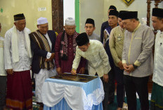 Tandatangani Batu Prasasti, Ratu Dewa Secara Langsung Resmikan Masjid Al-Hidayah Kalidoni