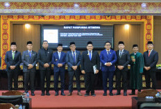Ratu Dewa Hadiri Pelantikan PAW Anggota DPRD Kota Palembang