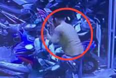 Viral di Sosmed, Jemaah Salat Jumat Masjid di Palembang Terekam CCTV, Diduga Salah Amankan Sendal 