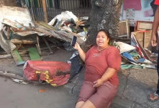 ﻿Lapak Ditertibkan Pol-PP Palembang, Pedagang Menangis Histeris Terancam Berhentikan Anak Sekolah 