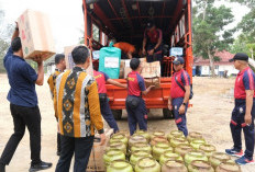 Kanwil Kemenkum Babel Salurkan Donasi untuk Korban Karhutla Dusun Serdang