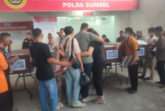 Isak Tangis Pecah Saat Penyerahan Jenazah Korban Laka Bus ALS vs Truk Tangki, Simbolis Santunan Diserahkan
