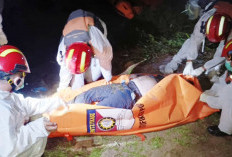 Jasad Pria Ditemukan Mengapung di Aliran Sungai, Personel Polres Ogan Ilir & BNPB Bersama Lakukan Evakuasi