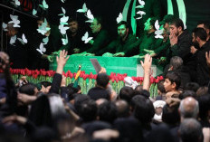 Peti Jenazah Ayatollah Ali Khamenei Diperlihatkan, Warga Iran  Langsung Menangis