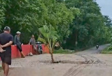 Jembatan di Payaraman Ogan Ilir Kembali Jebol, Kendaraan Bermuatan Dilarang Melintas