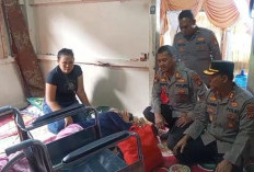 Momen HUT Bhayangkara ke-79 di Palembang, Datangi Rumah Warga Beri Santunan Terhadap Lansia 