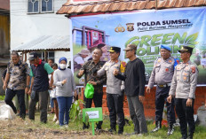 Kapolda Sumsel Turun Langsung Tanam Pohon, Green Policing Sasar Lingkungan dan Tempat Ibadah