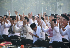 Perkuat Ikhtiar Spiritual Hadapi Kemarau, Kakanwil Kemenag Sumsel Ikuti Salat Istisqa di Griya Agung