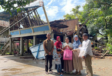Dimakan Usia Rumah Panggung Milik Warga Desa Mangun Jaya SP Padang OKI Roboh