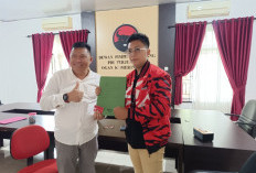 Mantan Ketua DPC PDIP OKI Serahkan Berkas Pengunduran Diri
