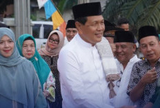 Safari Ramadan, Bupati Edison Buka Bareng Warga Desa Air Cekdam Dilanjutkan Tarawih di Masjid Nurul Amal