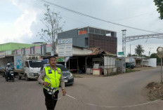 Viral Detik-detik Perempuan Dievakuasi Dari Kolong Truk, Laka Maut di Sukarami Palembang Rengut Satu Nyawa