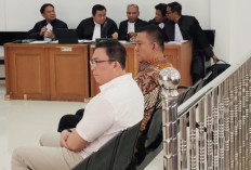 Stiker Bupati-Wabup “Kami Berani”- Uang Jatah dipakai Umroh, Terungkap dalam Dakwaan Wabup PALI Iwan Tuaji 