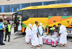 Gelombang Kedua Embarkasi Palembang Diberangkatkan, Jemaah Kenakan Pakaian Ihram Sejak dari Asrama Haji