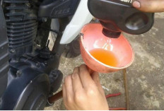 Cara Ganti Oli Mesin Motor Sendiri tanpa Kunci Torsi Bagi Pemula di Libur Akhir Pekan
