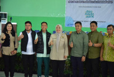 Wali Kota Palembang Bersama Anggota Komisi IV DPR RI Salurkan Bantuan: Ajak Warga Gemar Makan Ikan