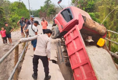 Jembatan Besi di Tanabang Ilir Muara Kuang Ogan Ilir Roboh, Saat Dilintasi Dump Truk Pembawa 6 Kubik Pasir