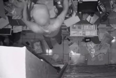 Indomaret di Palembang Dibobol Maling, Pelaku Masuk Jebol Atap, Gasak Barang hingga Rokok