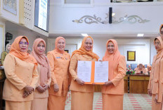 Dikukuhkan Ketua DWP Sumsel, Ida Royani Aprizal Resmi Jabat Ketua DWP Palembang Periode 2025 - 2030