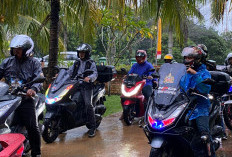 7 Langkah Aman Berkendara di Jalan Licin Saat Musim Hujan ala Astra Motor Sumsel
