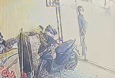 Mengendap-endap Masuk Ruko Lalu Embat Motor, Wajah Pelaku Curanmor di Palembang Terekam CCTV 
