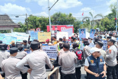 Tanyakan Proses Sidang Ijazah Palsu Kades, Ratusan Massa Datangi Pengadilan Negeri Kayuagung