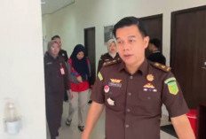 Beri Kado HUT HBA ke-65, Kejari Muba Resmi Serahkan Yuli Efrina Tersangka KUR Fiktif Rp807 juta ke JPU