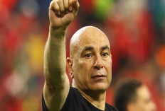 EFA Perpanjang Kontrak Hossam Hassan