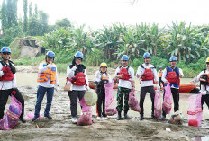PTBA Gelar Susur Sungai, Angkut 1,56 Ton Sampah dari Sungai Enim