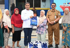 Pelindo Reg 2 Palembang Salurkan Bantuan Ribuan Paket Sembako Kepada Masyarakat Lawang Kidul dan TKBM