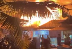 Bangun Waktu Subuh Warga Kertapati Palembang Ini Kaget Api Sudah Membesar, 4 Rumah Hangus Terbakar 